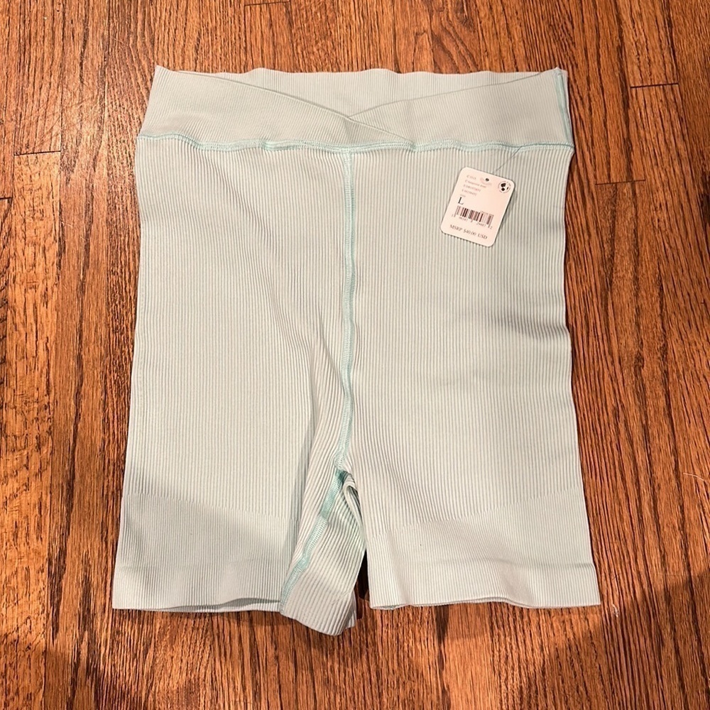 Free People Movement Free Throw Biker Shorts Size Large NWT - Picture 2 of 5